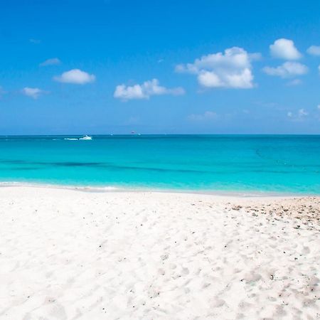 Grace Bay Place Hotel Buitenkant foto