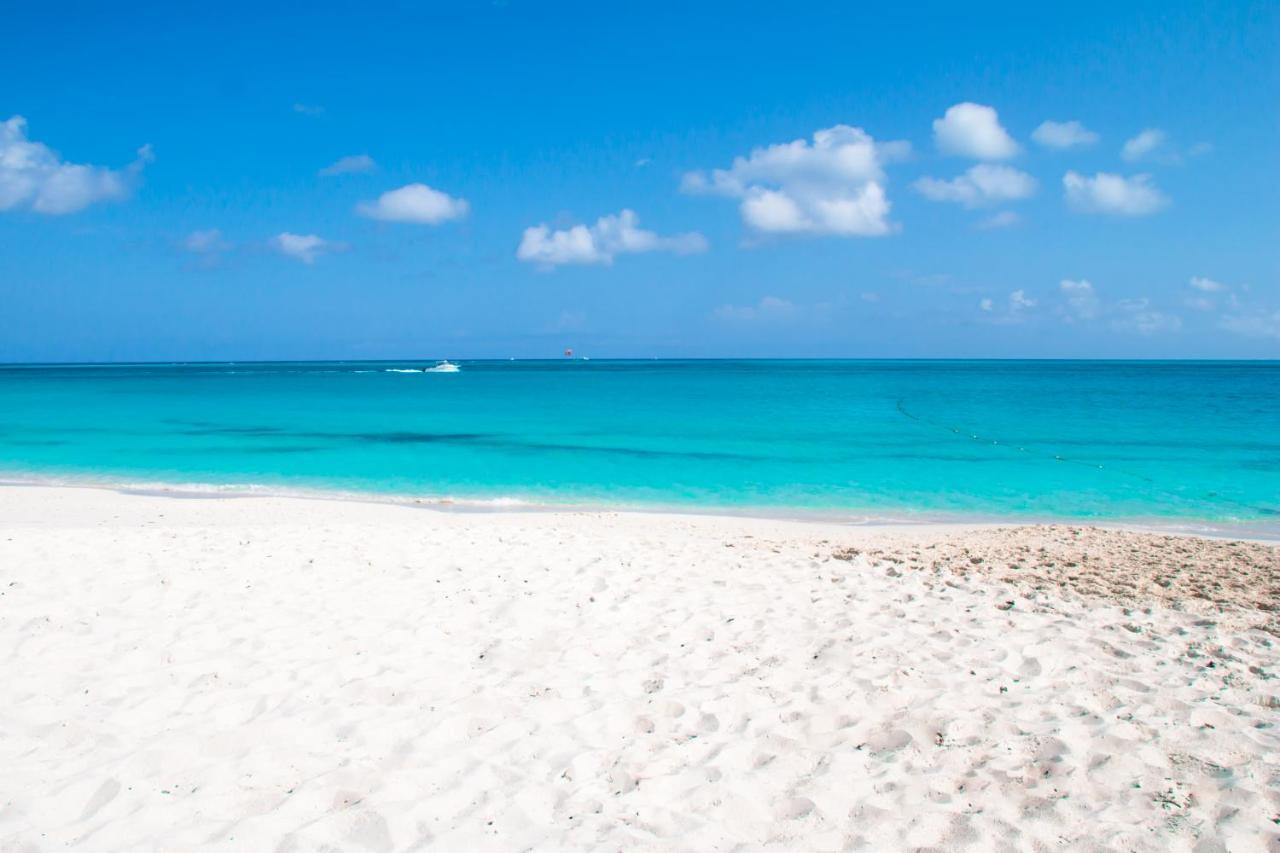 Grace Bay Place Hotel Buitenkant foto